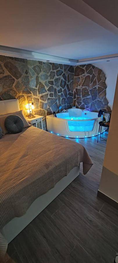 Apartamento para 2 personas, con jacuzzi además de terraza y piscina en Olvera