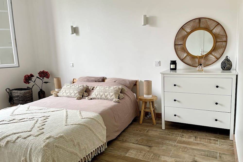 Villa à 1h de paris avec piscine chauffée et jacuzzi intérieur in Jaulnes, Seine-et-Marne