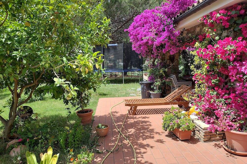 Casa Vacacional 'Pequeño Rincón del Paraíso' con Terraza Privada, Jardín y Wi-Fi in Taggia (City), Taggia