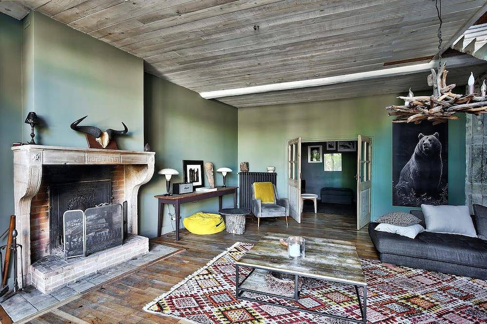 Maison de famille pleine de charme avec piscine au cœur des Mont d'Or in Saint-Germain-au-Mont-d'Or, Lyon et ses environs