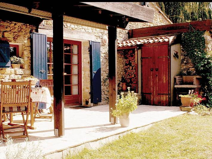 Location de vacances pour 5 personnes, avec jardin ainsi que piscine et terrasse, animaux acceptés à La Bégude-de-Mazenc