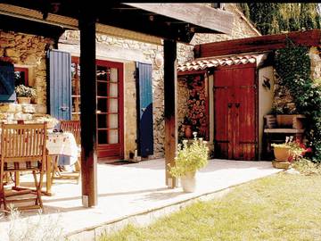 Location de vacances pour 5 personnes, avec jardin ainsi que terrasse et piscine, animaux acceptés à La Bégude-de-Mazenc