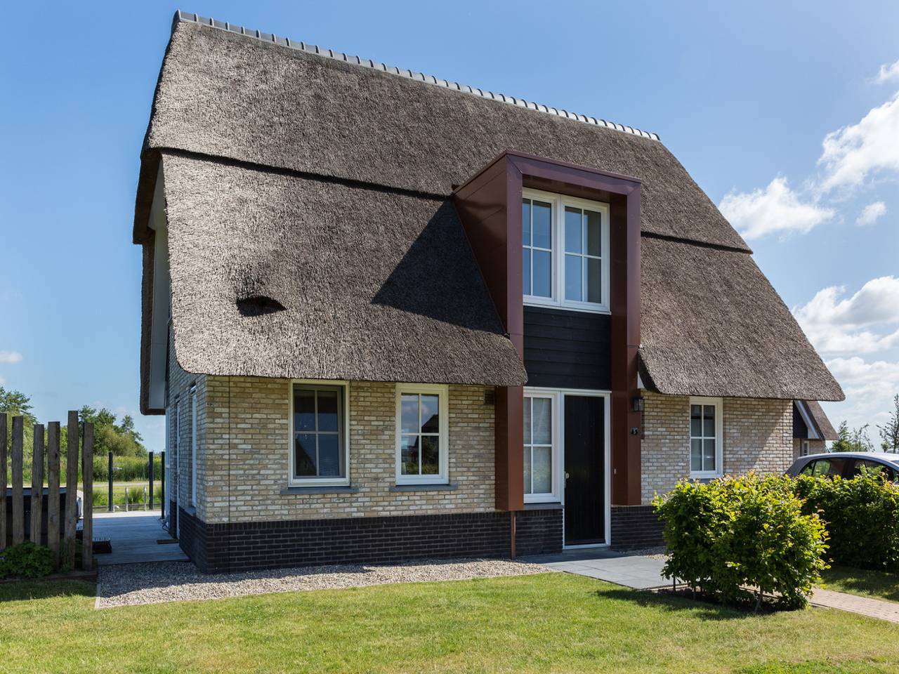 Luxuriöses 8-Personen-Ferienhaus mit Sauna und Außen Spa am Tjeukemeer in Friesland in Delfstrahuizen, Friesland