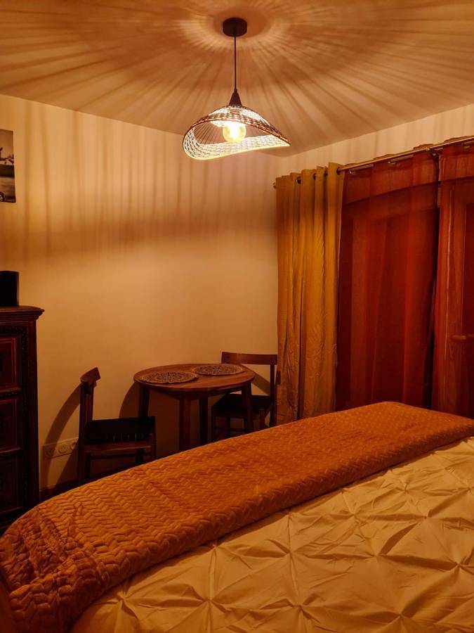 Location de vacances pour 2 personnes, avec terrasse ainsi que jardin et vue à Angé - 3