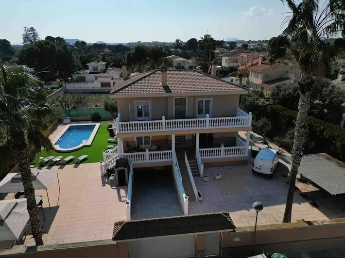 Chalet para 10 personas, con piscina además de terraza y vistas, Se admiten mascotas - 1