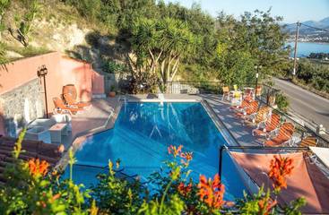 Cottage pour 2 personnes, avec piscine ainsi que vue et balcon dans Georgioupoli