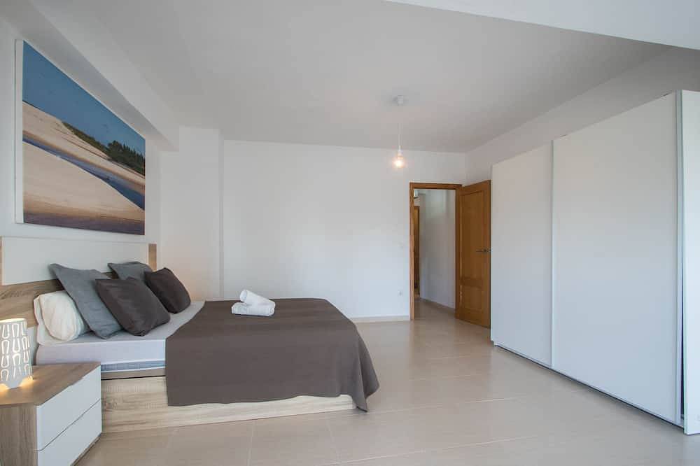 Entire apartment, Beach Front Flat - First Line Playa De San Juan in El Barrio, San Juan Playa