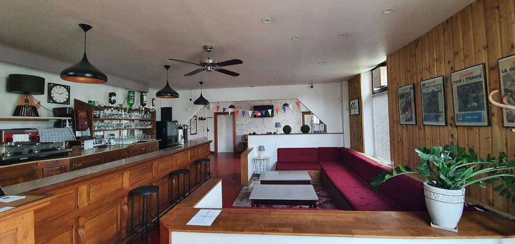 Gîte pour 20 personnes, avec terrasse dans Fontaine-Simon