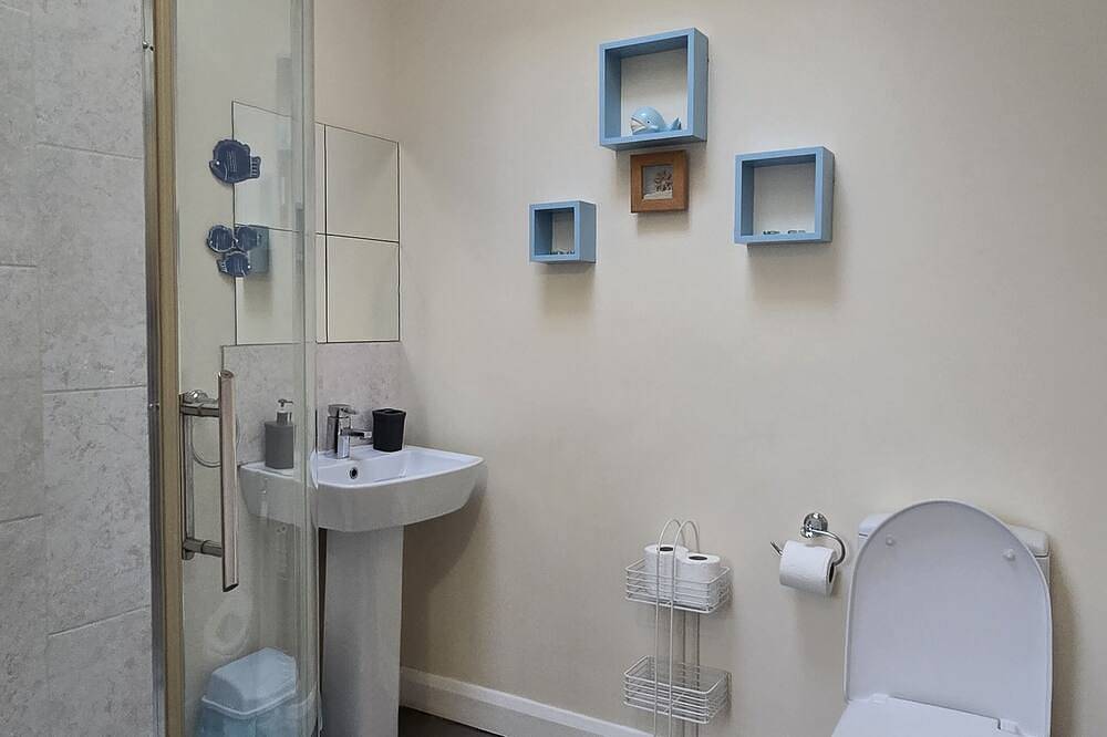 Ganze Wohnung, Apartment-Balkon-Eigenes Badezimmer-2 in Carrickfergus, Grafschaft Antrim