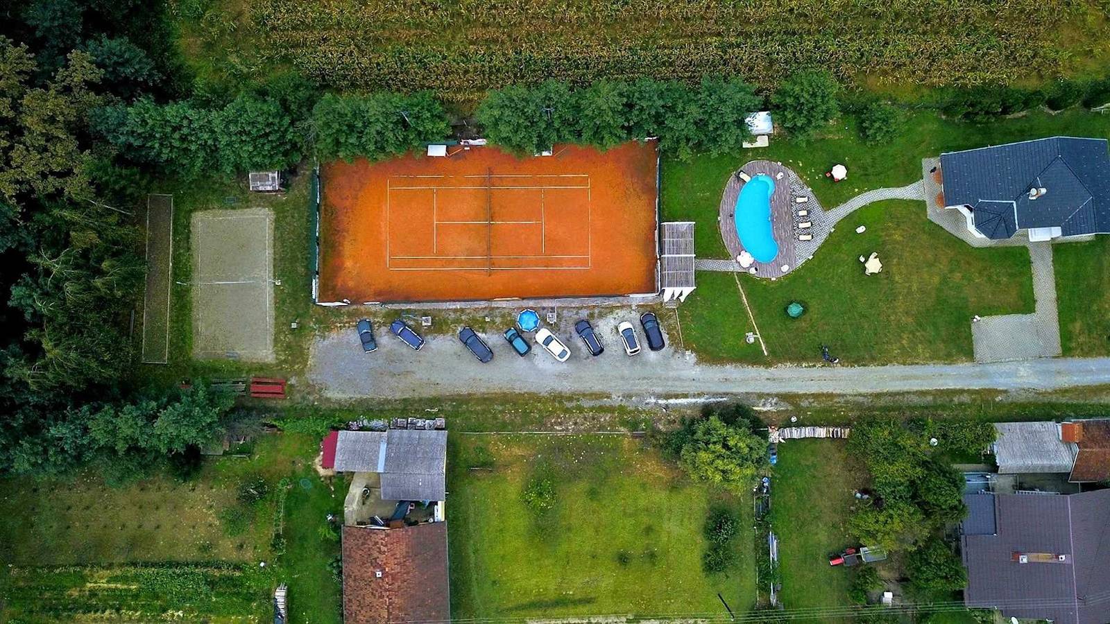 Villa für 10 Personen mit Balkon/Terrasse in Osijek-Baranja