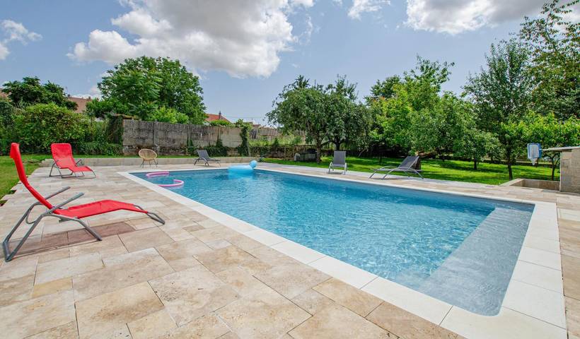Gîte pour 6 personnes, avec jardin ainsi que piscine et terrasse, animaux acceptés dans Villenauxe-la-Grande