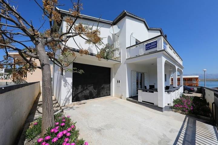 Apartament wakacyjny dla 4 osób, z balkon i widok oraz ogród w Dalmacja