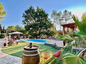 Location de vacances pour 12 personnes, avec balcon ainsi que piscine et jardin à Draguignan