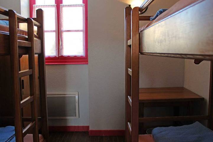 Gîte pour 12 personnes, avec jardin à La Chabanne - 4