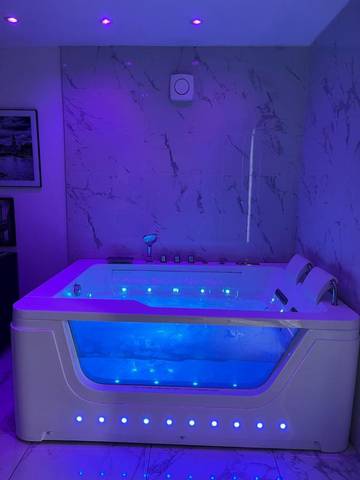 Cottage pour 2 personnes, avec jardin et jacuzzi à Brue-Auriac