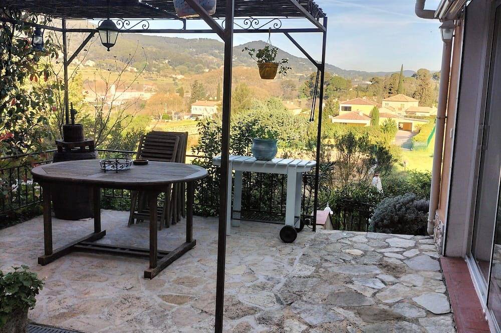 Apartamento entero, Estudio encantador con piscina para 4 personas. in Évenos, Region de Toulon