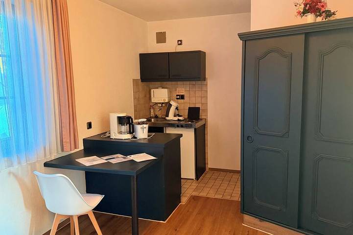 Ganze Wohnung, In & Out Boardinghaus Komfort-Zimmer in Zweifall, Stolberg