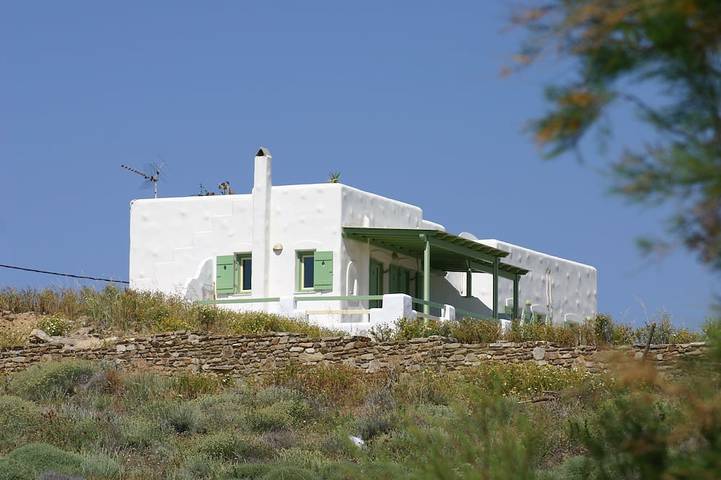 Ganze Wohnung, Julia's Beach Studio direkt am Meer,  mit Terrasse und Meeresblick. in Paros