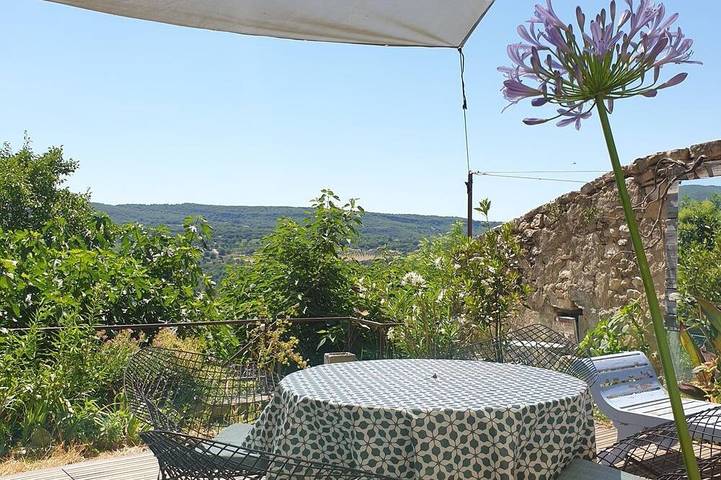 Location de vacances pour 7 personnes, avec jardin et terrasse à Saint-Martin-de-Castillon