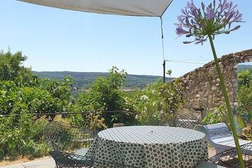 Gîte pour 7 personnes, avec jardin et terrasse à Saint-Martin-de-Castillon