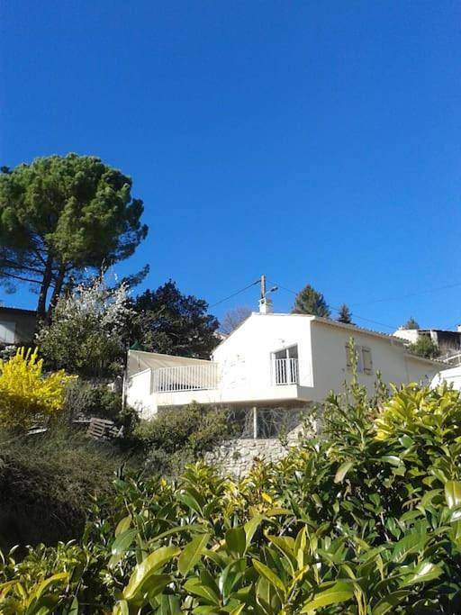 Gîte pour 3 personnes, avec piscine ainsi que jardin et vue à Forcalquier - 4