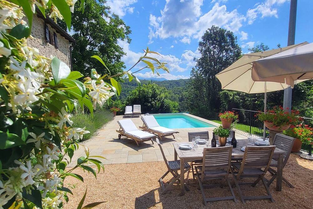 Villa mit 3 Schlafzimmern, 2 Bädern, privatem Pool, zu Fuß zum Restaurant, Wlan in Castelnuovo di Garfagnana, Garfagnana