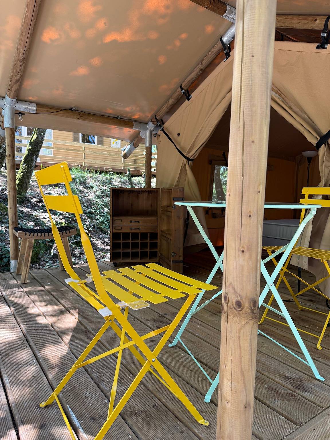 Glamping « Tente Safari Luxe» avec piscine partagée in Calviac-en-Périgord, Périgord Noir