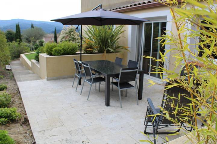 Gîte for 2 people, with pool and garden in France
