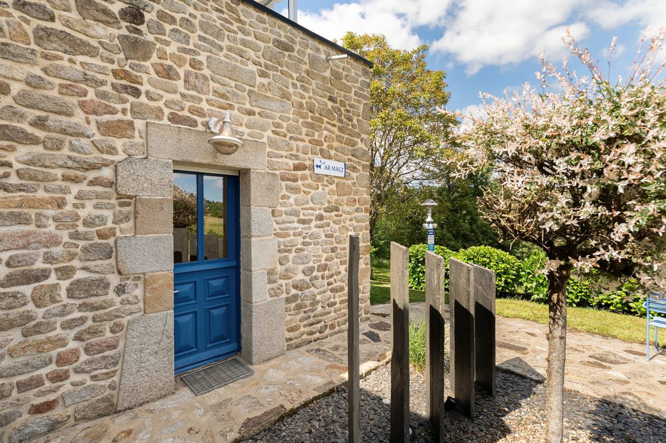 Casa Vacacional 'Gite Ar Maez' con Terraza Privada, Jardín Compartido y Wi-Fi in Saint-Nolff, Parque natural regional del Golfo de Morbihan
