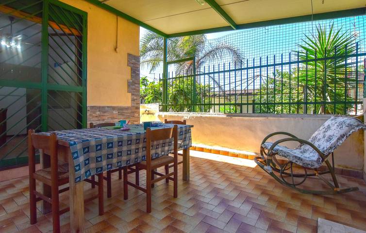 Appartamento intero, Accogliente appartamento sulla spiaggia con parcheggio, cucina e WiFi in Spiaggia della Plaia (Catania), Catania