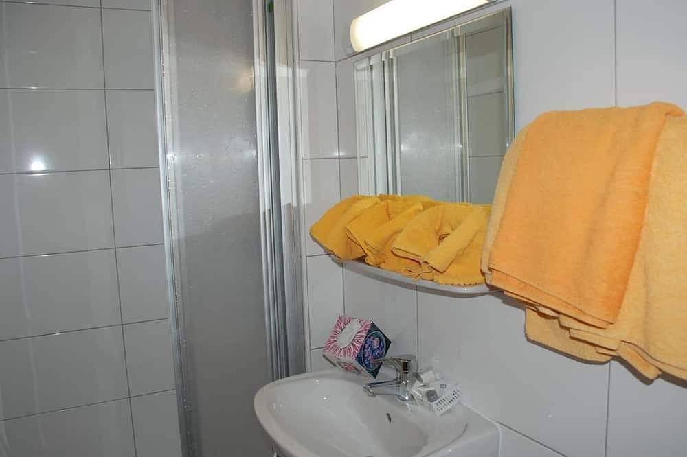 Dreibettzimmer, Balkon, Seeblick - Pension Agnes in Karawanken und Bachergebirge, Sankt Kanzian am Klopeiner See
