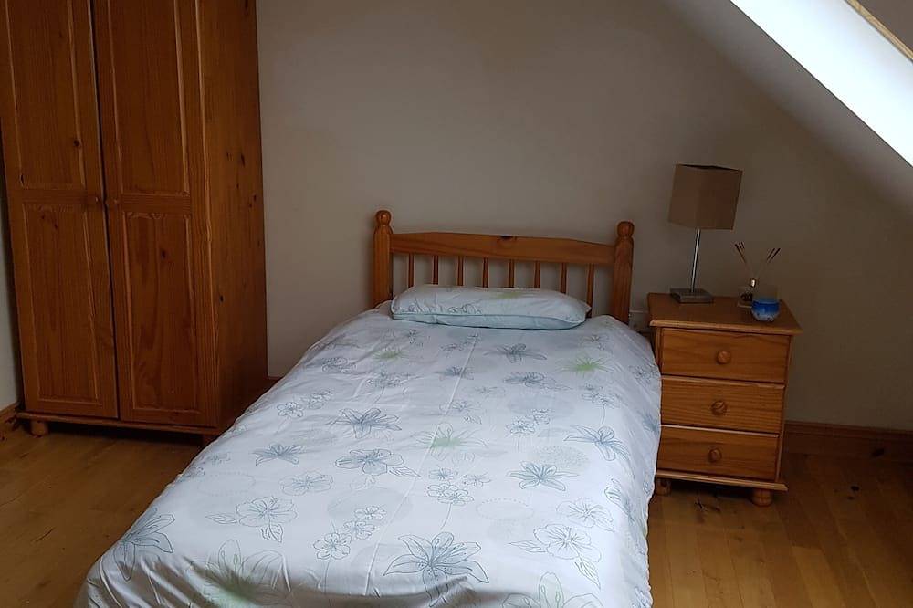 6 bedroom house over looking cunnamore bay in Munster