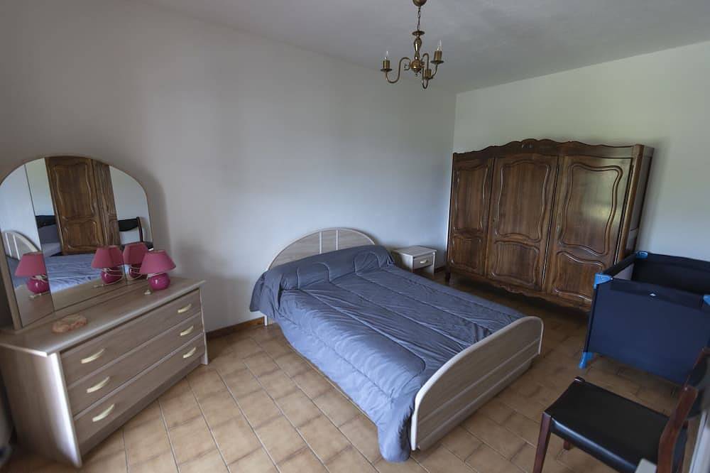 Casa Maredda with private pool and 6000m garden in Peri, Ajaccio und Umgebung