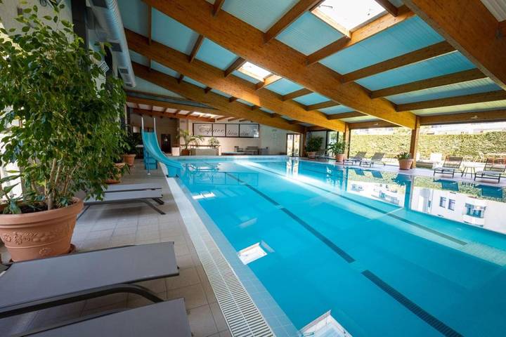 Hôtel pour 3 personnes, avec piscine et terrasse ainsi que sauna et jacuzzi à Laguiole - 2