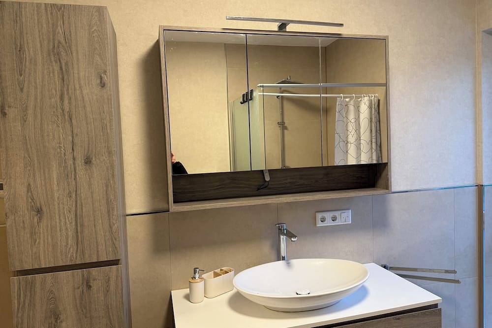 Ganze Wohnung, Exklusive Luxus-Ferienwohnung – modern, lichtdurchflutet, premium ausgestattet in Porta Westfalica, Kreis Minden-Lübbecke