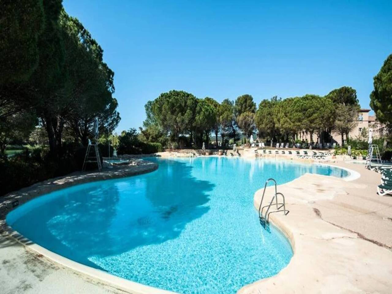 Ganze Wohnung, Wohnung in Provence mit Wellenbad & Golf in Mallemort, Arles und Umgebung