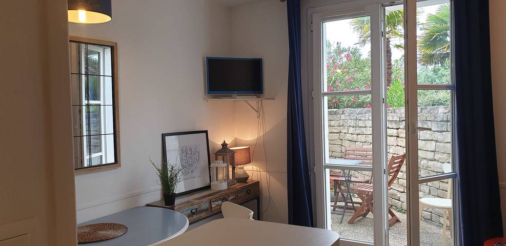 Gîte pour 2 personnes, avec Terrasse et Piscine à La Couarde-sur-Mer