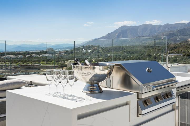Loft voor 6 personen, with uitzicht op zee and terras as well as sauna in Marbella