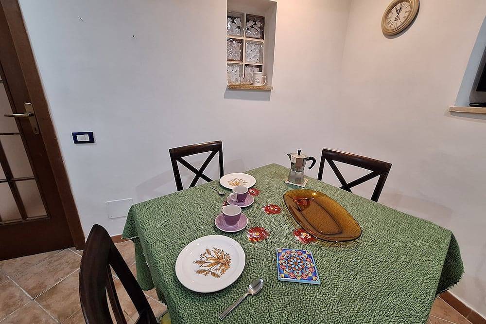 Entire apartment, Da Aunt Marisa the closest apartment to Villa Gregoriana in Tivoli, Rome Province