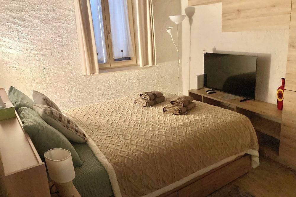 Ganze Wohnung, Warm independent rustic apartment, for nature lovers in Miglieglia, Ticino