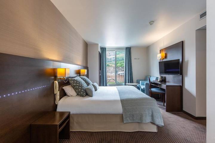 Hôtel pour 2 personnes dans Grotte de Massabielle - 2