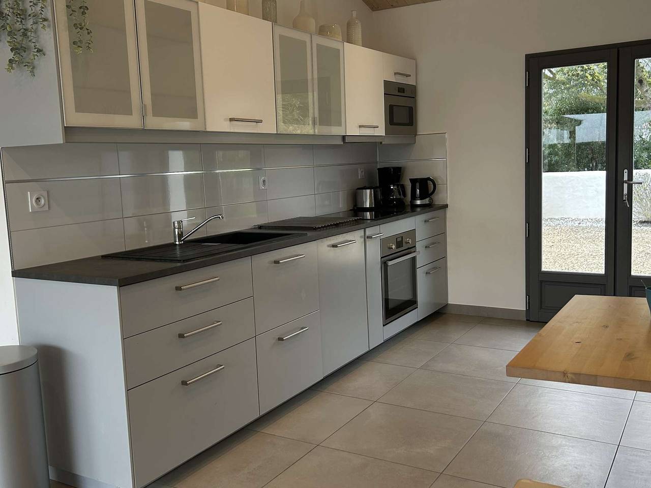 Maison familiale 10 pers, annexe, plage 250m, wifi, parking, jardin clos, terrasse avec pergola in Noirmoutier-en-l'Île, Noirmoutier