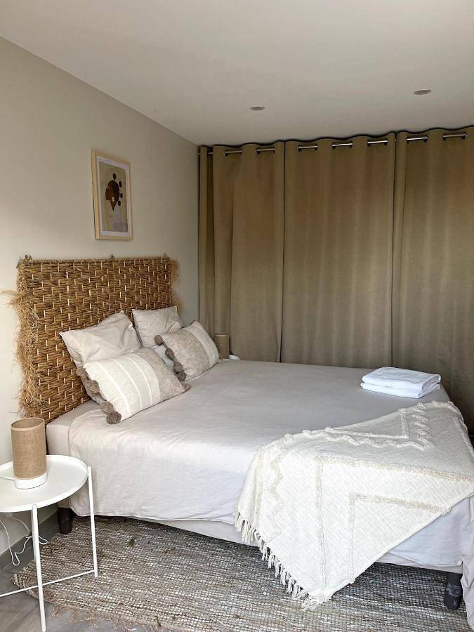 Gîte pour 4 personnes, avec terrasse ainsi que piscine et vue à Châteauneuf-sur-Isère - 3
