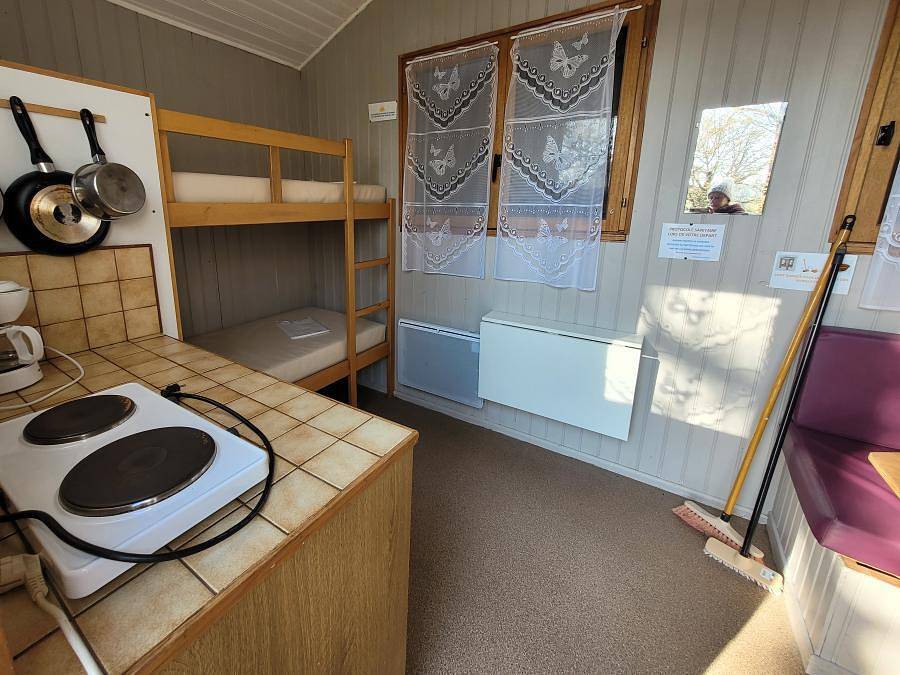 Camping Les Ecossais - Chalet 4 personas - sin instalaciones sanitarias in Isle-et-Bardais, Región de Montluçon