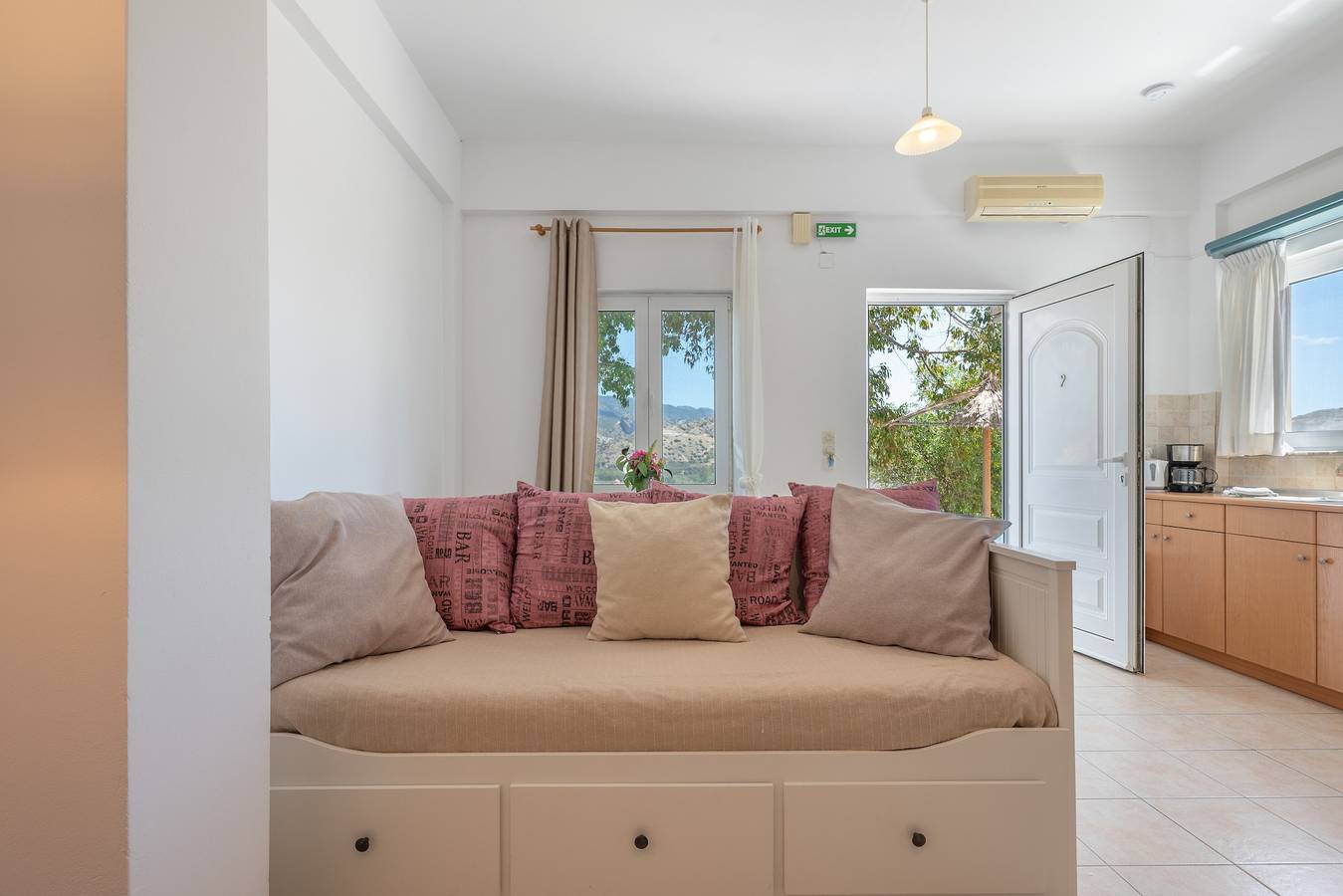 Apartamento entero, Apartamento vacacional "Kallithea" con vistas al mar, 2 terrazas compartidas y Wi-Fi in Myrtos, Lasithi