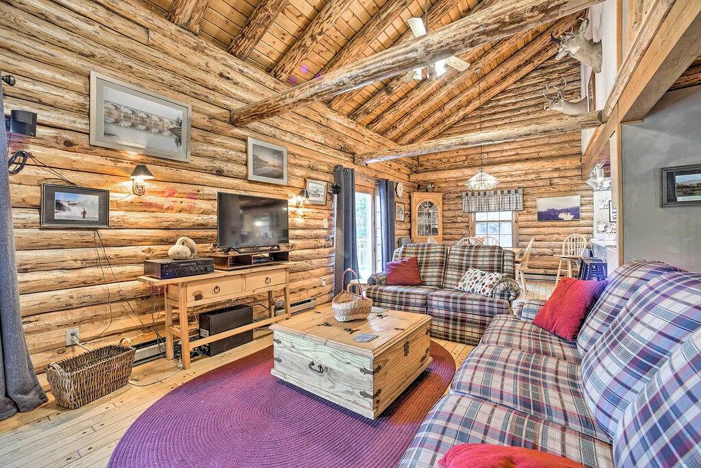 Pet-Friendly New York Cabin w/ Hot Tub & Game Room in Catskill Mountains