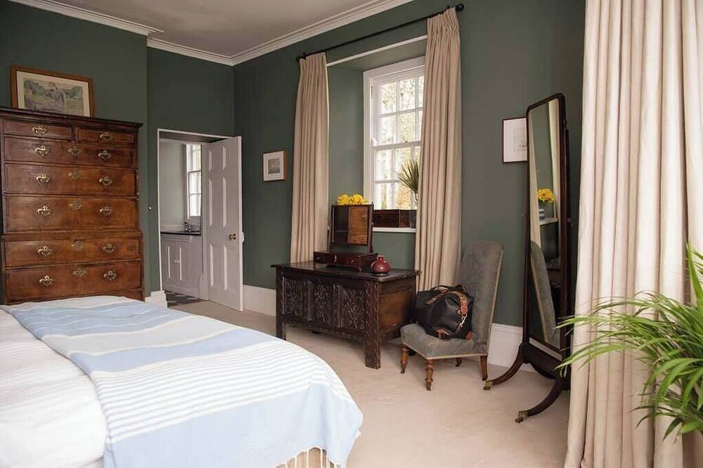 The Manor House at Boconnion w/ Heated Pool + Tennis Court in Cornwall