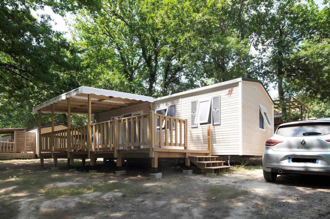 Mobilhome 'Mobilhome Confort 4 Personnes 63' con terraza privada, jardín privado y Wi-Fi in Bretagne-d'Armagnac, Gers