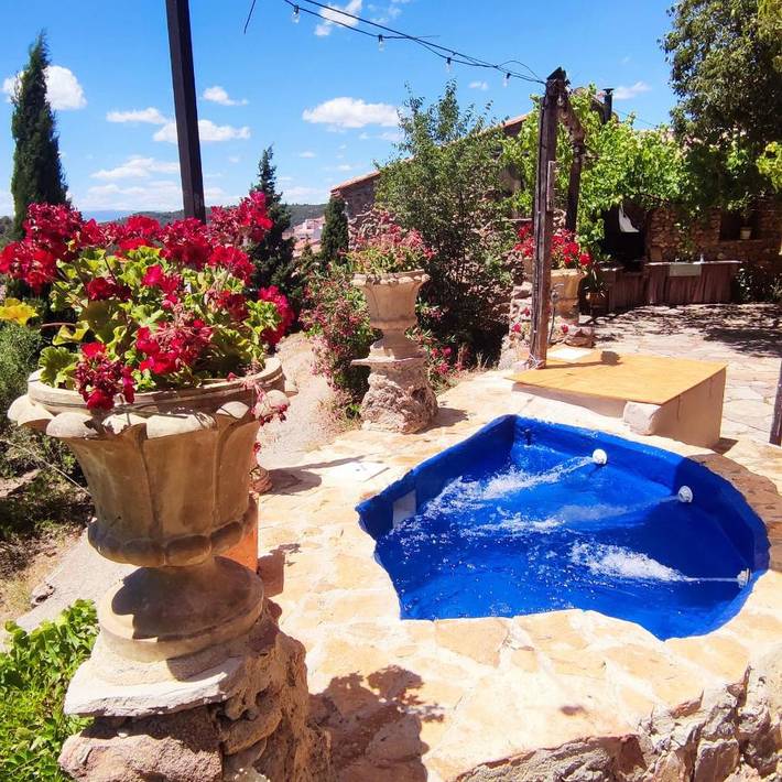 Casa rural para 6 personas, con jardín además de piscina y vistas en Alt Palància