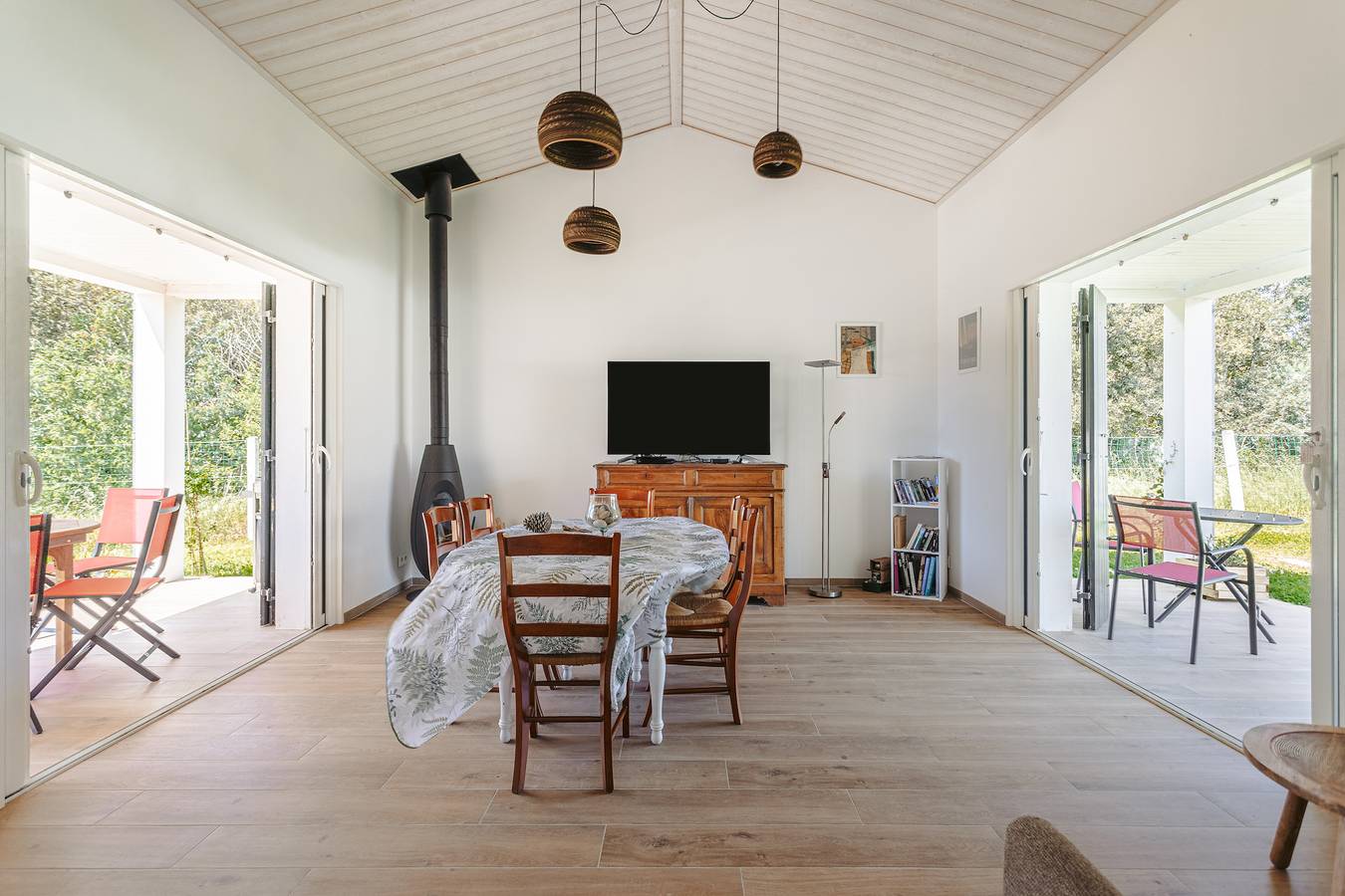 Évasion Parfaite entre Plage et Forêt – Maison Confortable avec Terrasses et Jardin Privé in Saint-Trojan-les-Bains, Côte de Beauté